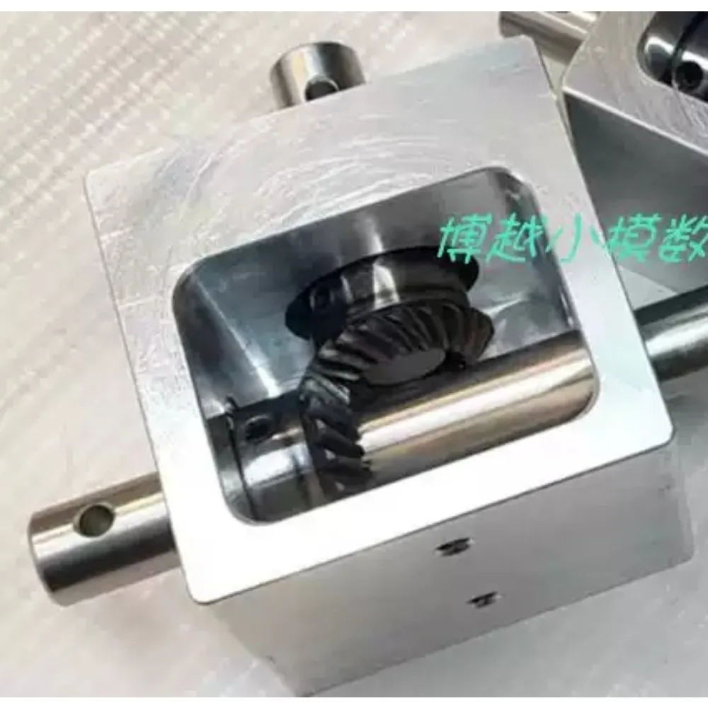 1:1 Spiral Bevel Reversing Gear‑Box 90‑Degree Right‑Angle Transmission 12Mm Shaft‑Diameter Power‑Transfer Accessory