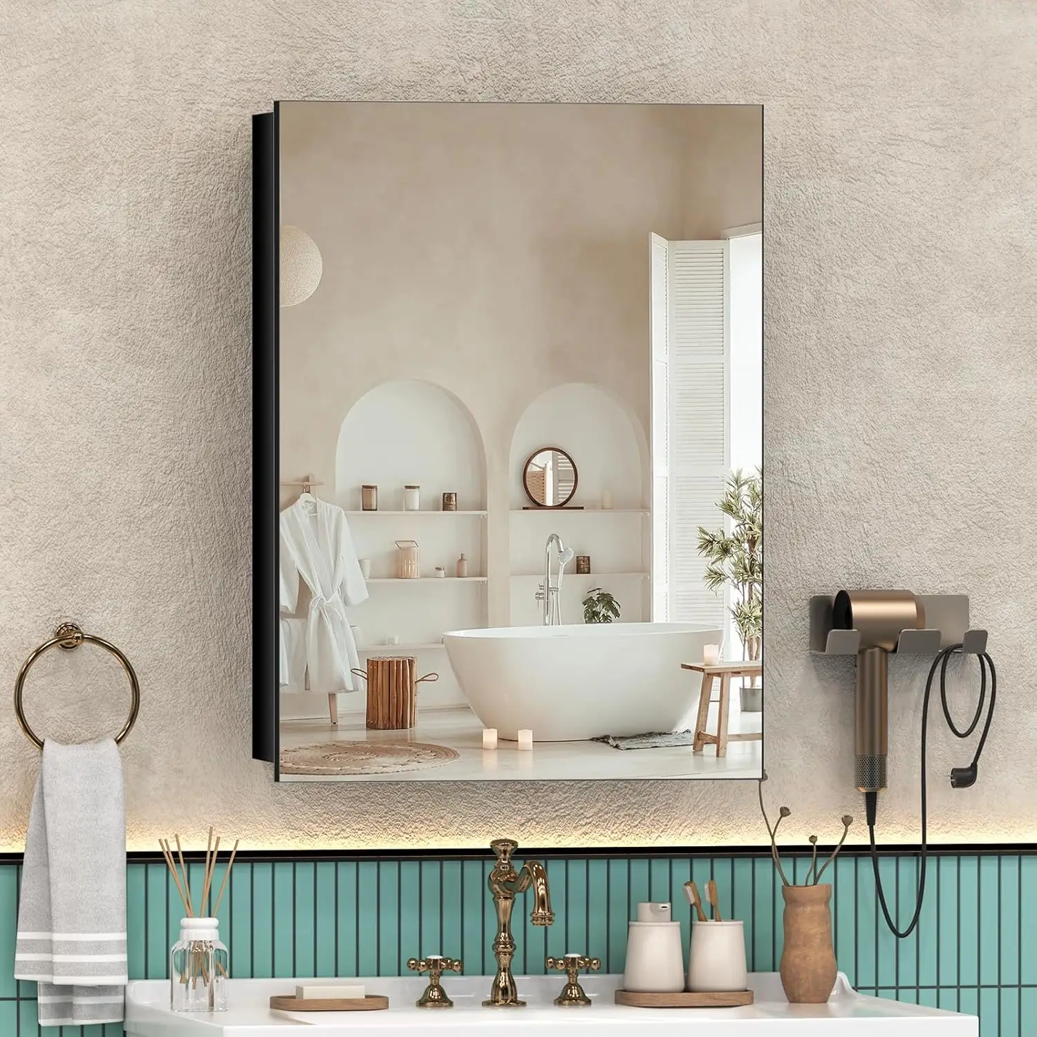 خزانة أدوية حمام صغيرة سوداء مع مساحة تخزين، خزانة ذات مرآة مثبتة على السطح أو مجمعة مسبقًا