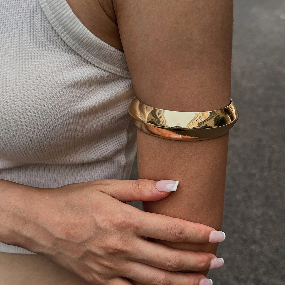 Design sense metal beating texture smooth arm bracelet, simple ins wind element ring circular arc bracelet female