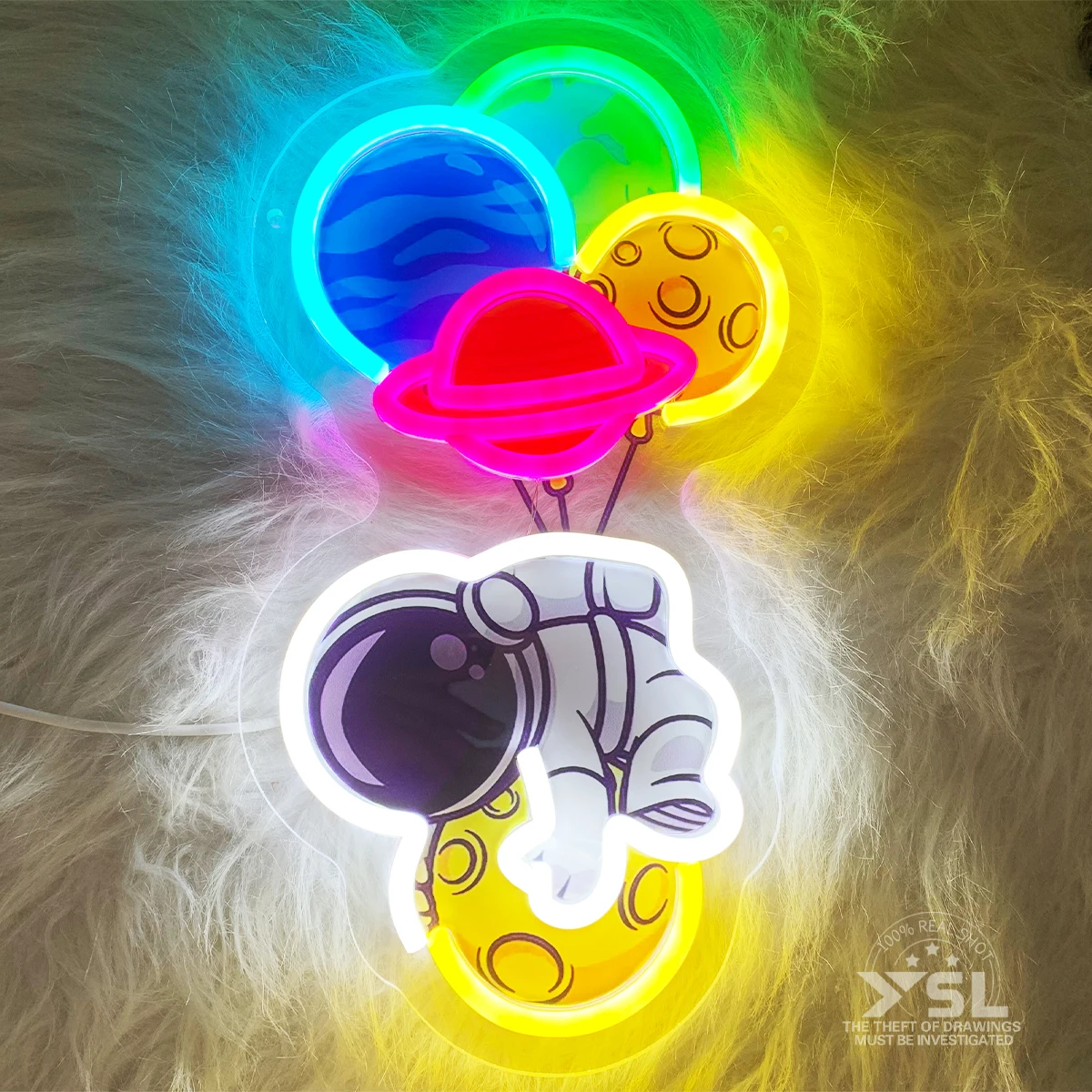 

The astronaut modelling neon light is suitable for the child room cartoon decoration, the birthday gift creates the atmosphere