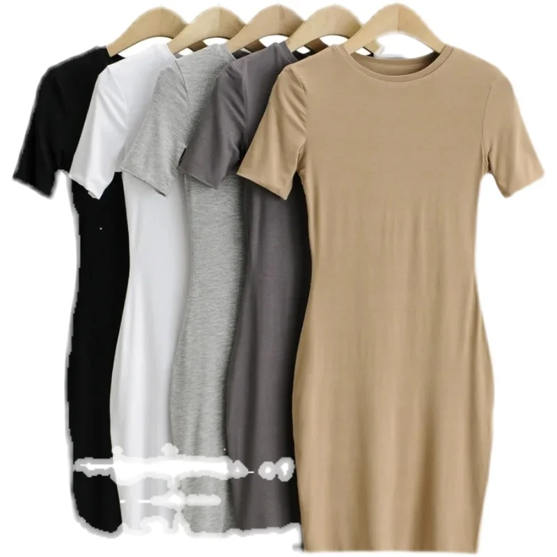 Vestido justo de manga curta com gola redonda e dupla camada, estilo streetwear, em malha de aodão, peça única com saia em ...