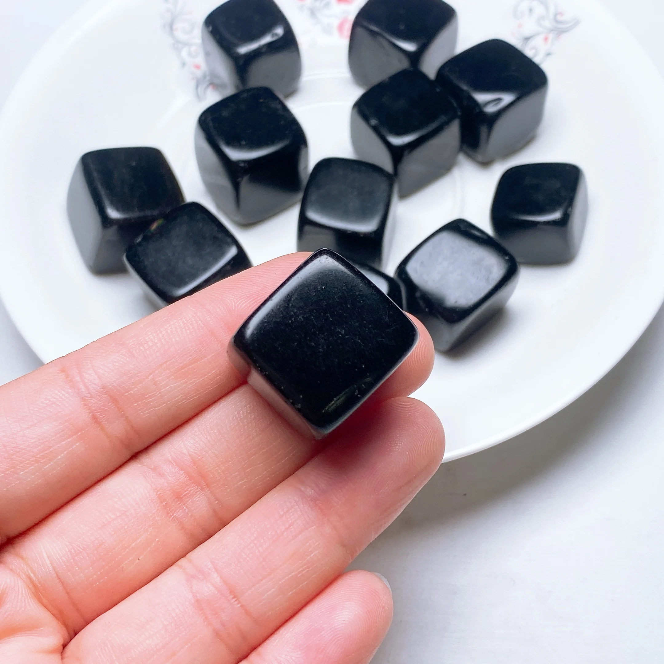 Natural Obsidian Square Palm Cube Tumble Polished Crystal Quartz Stone Healing Energy Aquarium Home Decoration Gift