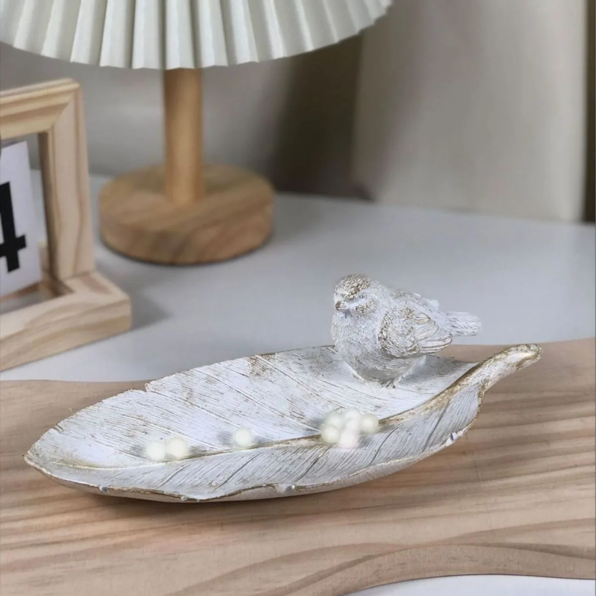 Retro Elegant Leaf Shape Jewelry Decorative Tray With Bird Resin Handicraft Cosmetics Watches Keys Storage Tray Room Ornament
