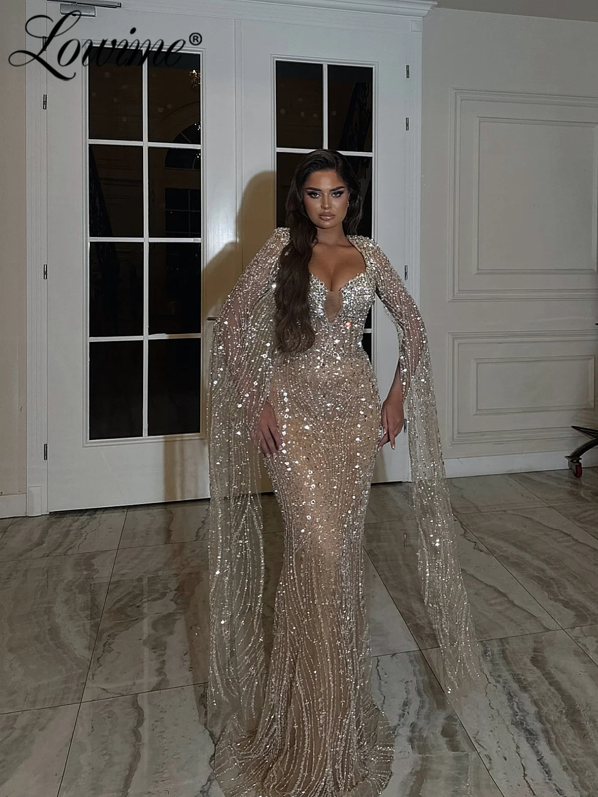 

Элегантное женское вечернее платье 2026 года цвета глубокого шампанского с длинными рукавами-накидками, фасон «русалка», для выпускного вечера, с индивидуальной отделкой кристаллами, арабское праздничное платье