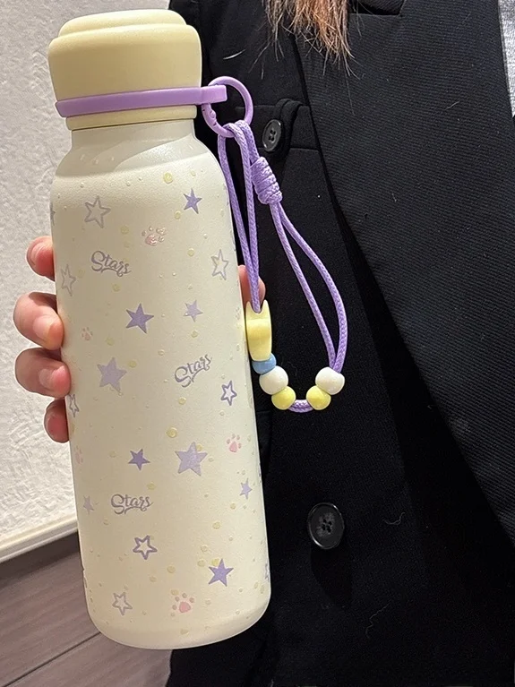 持ち運びに便利な断熱ステンレス鋼製水筒、女性用、ストローとカラビナクリップ付き、キュートな学生用ドリンクカップ、フレッシュスタイル