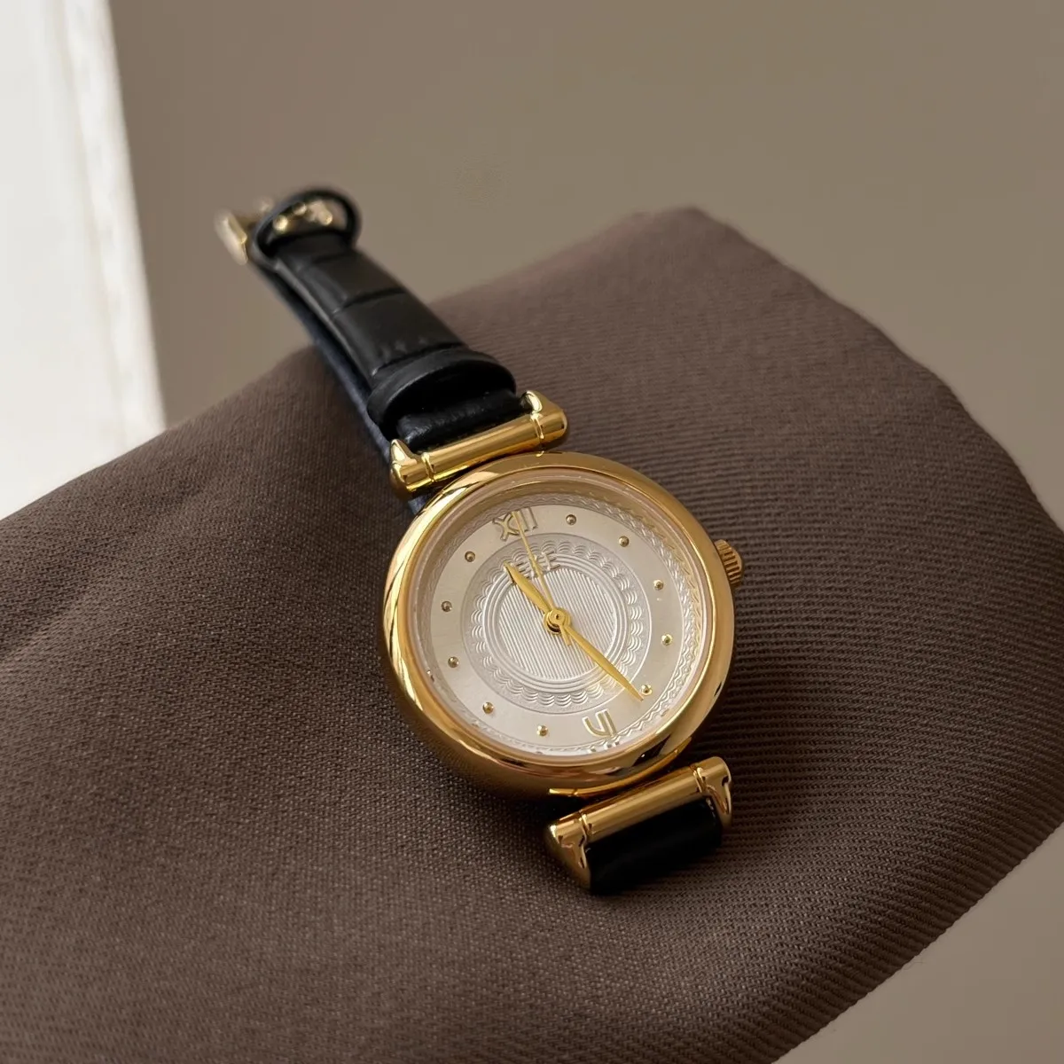 Fashion temperament minimalist luxury green dial with belt strap quartz movement women's watch