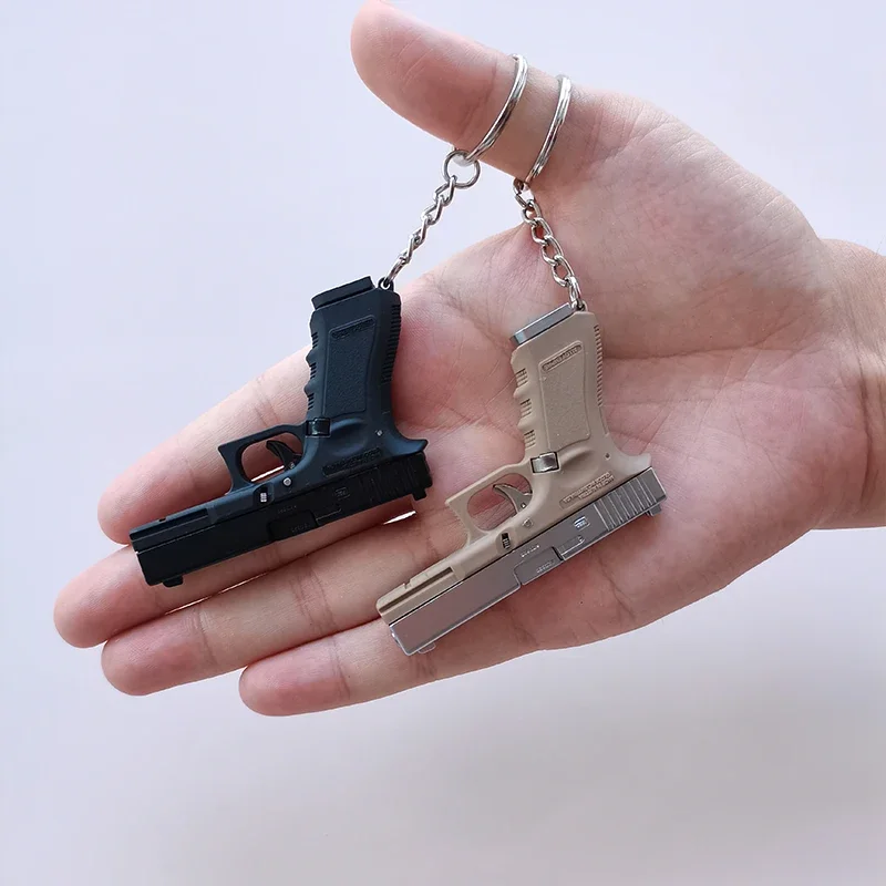 Mini Metal Desert Eagle Glock G17 Keychain Pistol Shape Keychain Desert Eagle Portable Gun Model Shell Ejection for CF Game