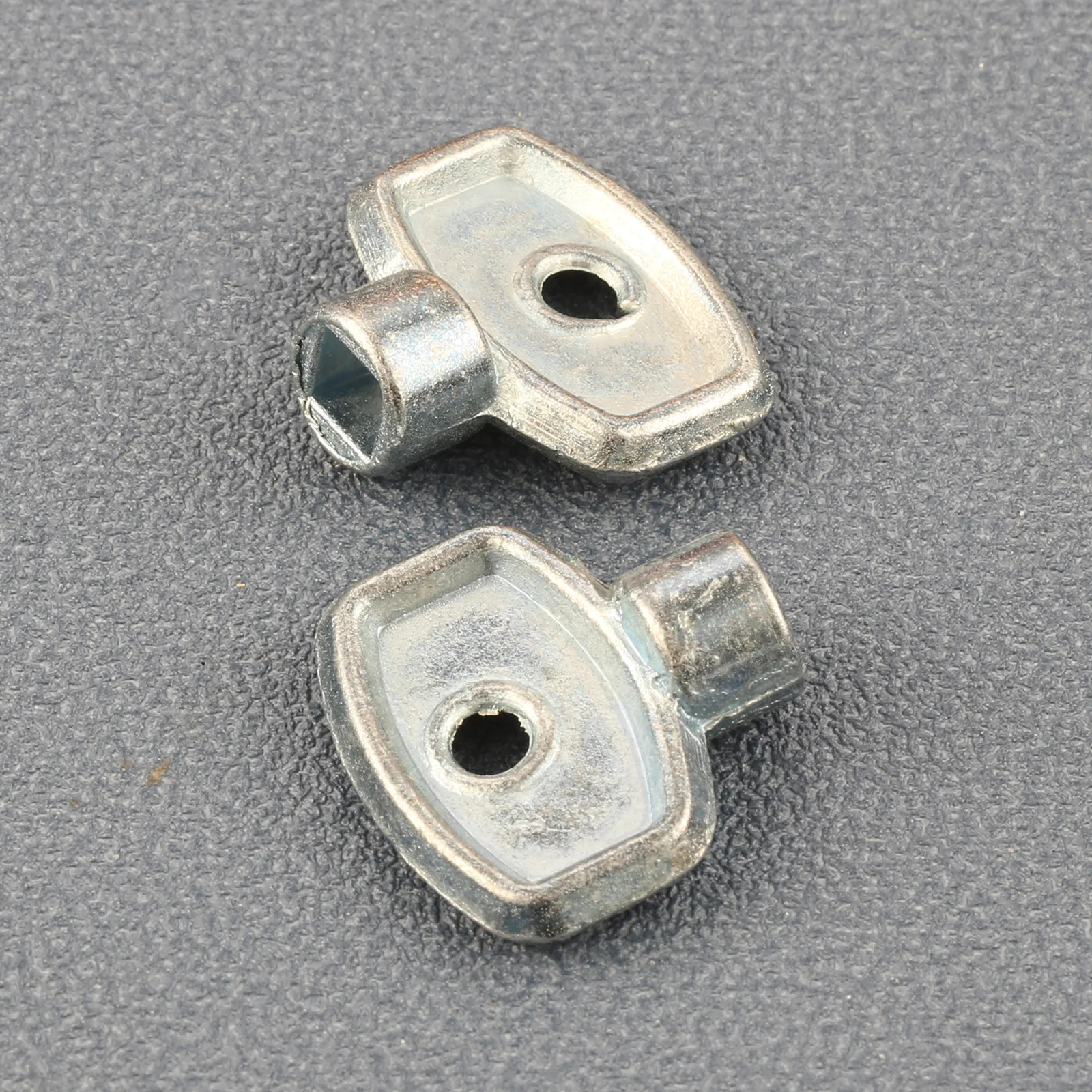 2pcs Zinc Alloy Water Tap Plumbing Bleeder Key Radiator Exhaust Valve Key Square Socket 5mm for Standard Heating Valves Wrench