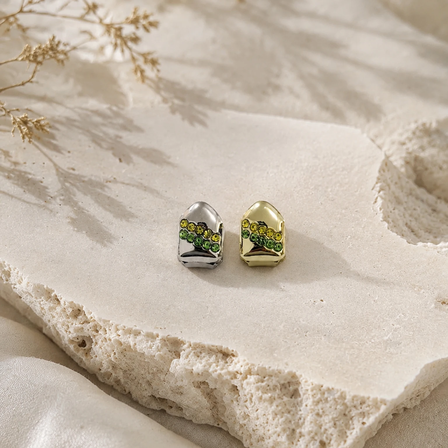 Fashionable And Unique Diagonal Arrangement Of Yellow And Green Diamonds. Cool Tooth Jewelry For The Hip-Hop Party Stage.
