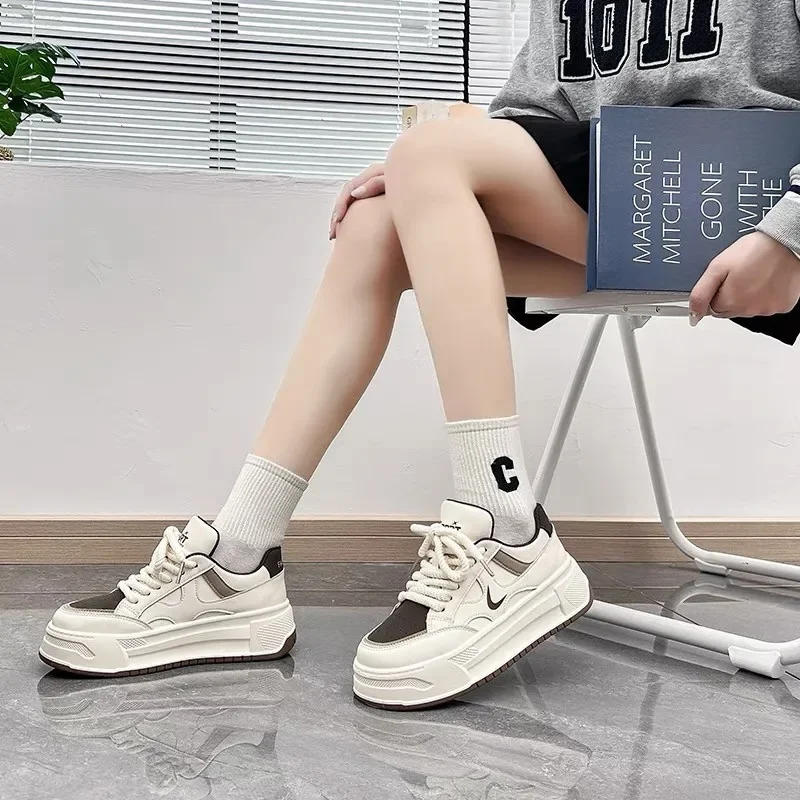 

Новые осенние туфли на толстой подошве с приподнятой подошвой для занятий спортом, маленькие белые туфли