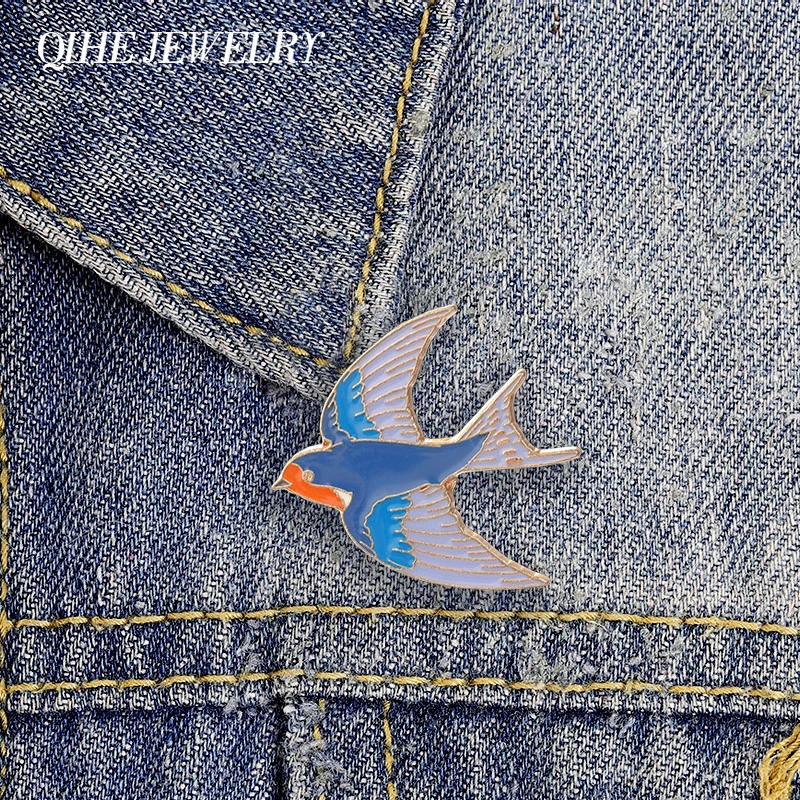 Colorful Swallow Bird Enamel Pins Cartoon Vintage Animal Bird Flying Swallow Brooches Lapel Badge Backpack Jewelry Friends Gifts