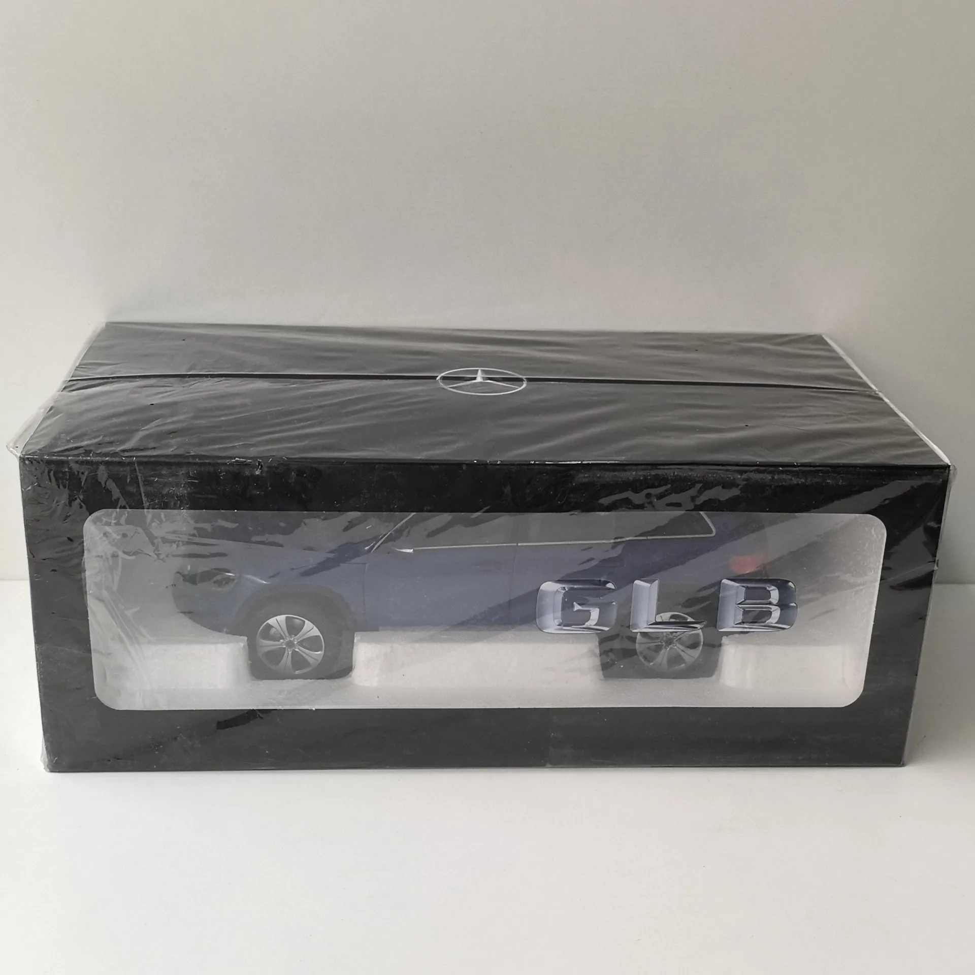 

Diecast BENZ BENZ GLB 1:18 Scale Alloy Car Model Collectible Toy Gift Souvenir Display Ornament