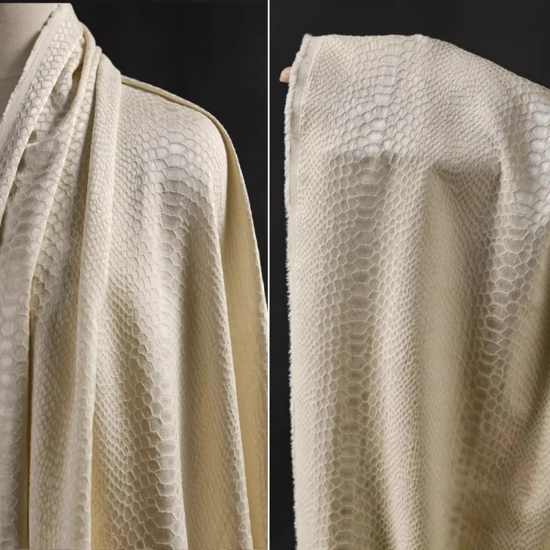 

Неглубокая абрикосовая змеиная чешуя, текстура, жаккардовая ткань, имитация сырой кожи, трехмерные узоры, креативная ткань для одежды