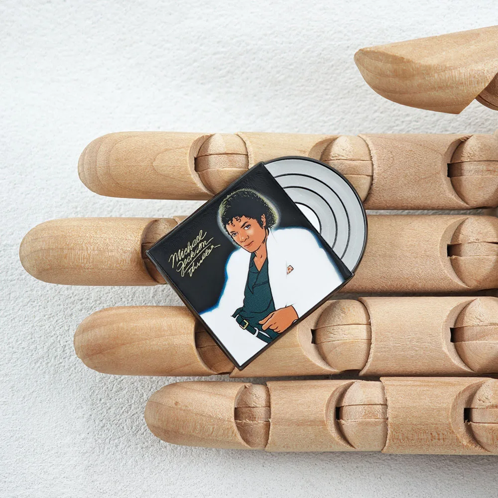 A-Michael J-Jackson Thriller Brosche Vinyl-Schallplatte Metall-Abzeichen King of Pop Album Emaille-Pin MJ Musik-Fan-Geschenk – Detail 4
