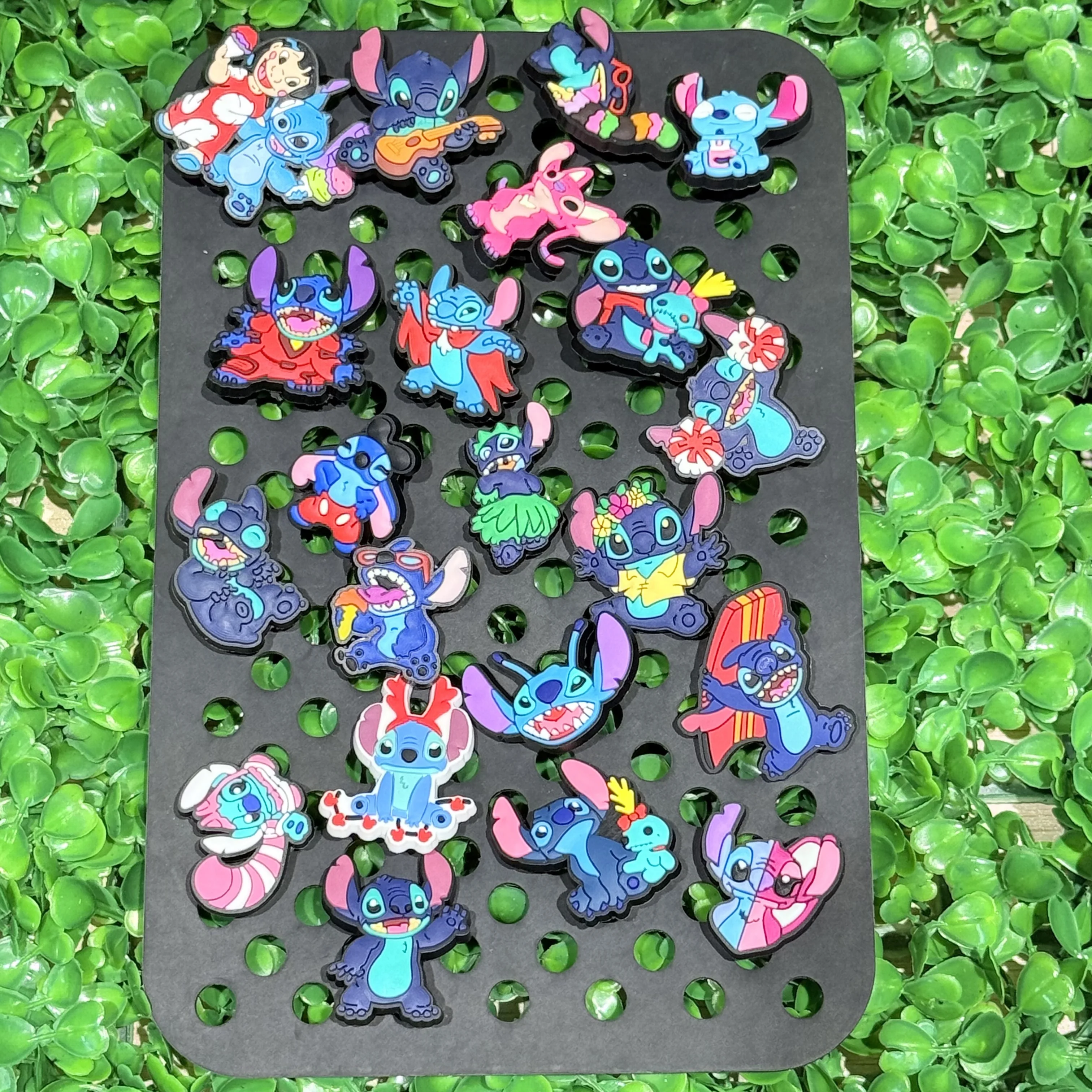 Mesuca 14-100Pcs Adorable Cartoon Alien PVC Shoe Accessory For Wristband Adult Popular Clog Charms Fit Birthday Gift