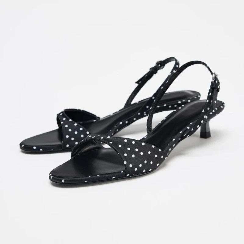 

Атласные женские босоножки на низком каблуке в горошек в стиле ретро, дизайнерская обувь с открытым носком и ремешком сзади, удобная элегантная брендовая женская обувь высокого качества