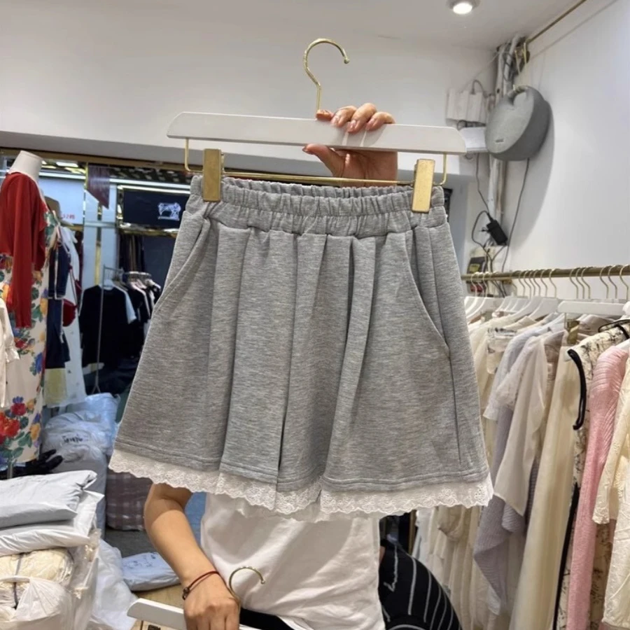 Pantalones cortos de pierna ancha de encaje Retro francés para mujer, edición coreana de verano, ropa de abrigo holgada de cintura alta, pantalones deportivos informales para dormir a la moda