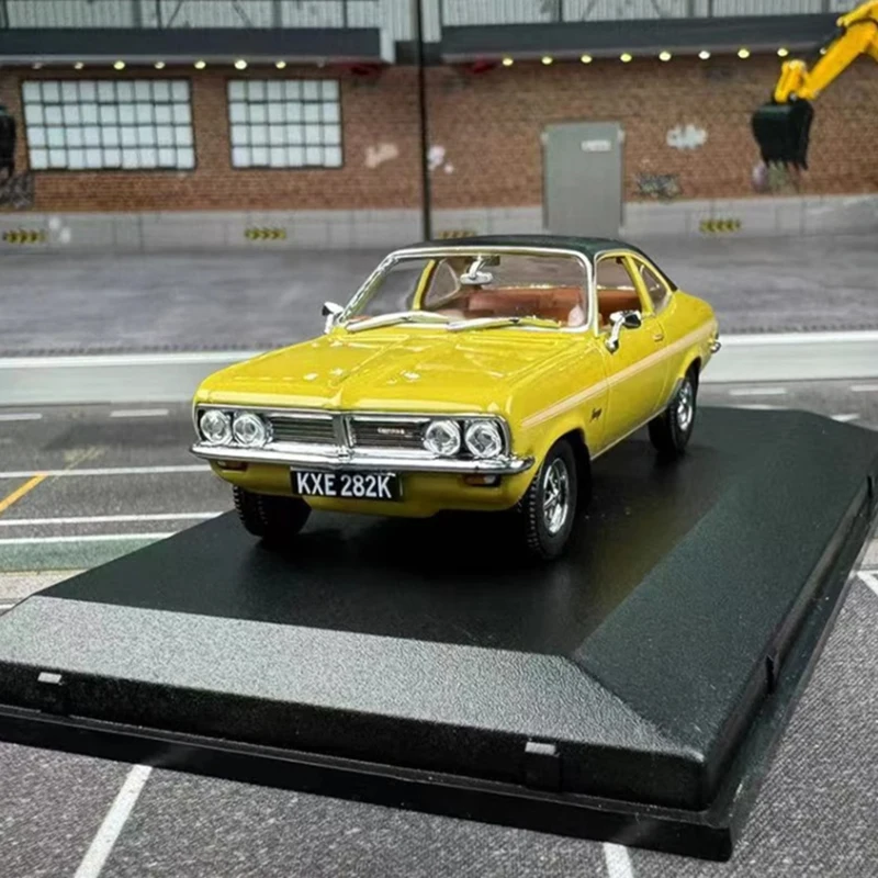 

OXFORD Diecast 1:43 Scale SportSL Alloy Retro Car Model Finished Product Simulation Toy Collection Gift Static Model Display
