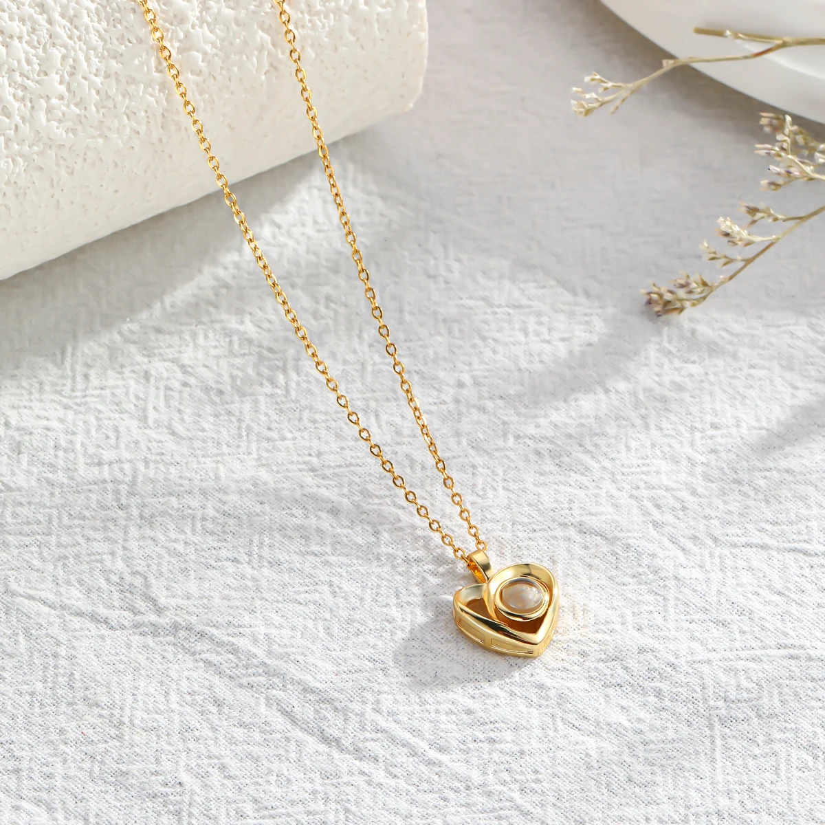 

Custom Photo Projection Necklaces For Women Men Heart Pendant Women's Necklace Family Couple Memorial Anniversary Gift Jewelry