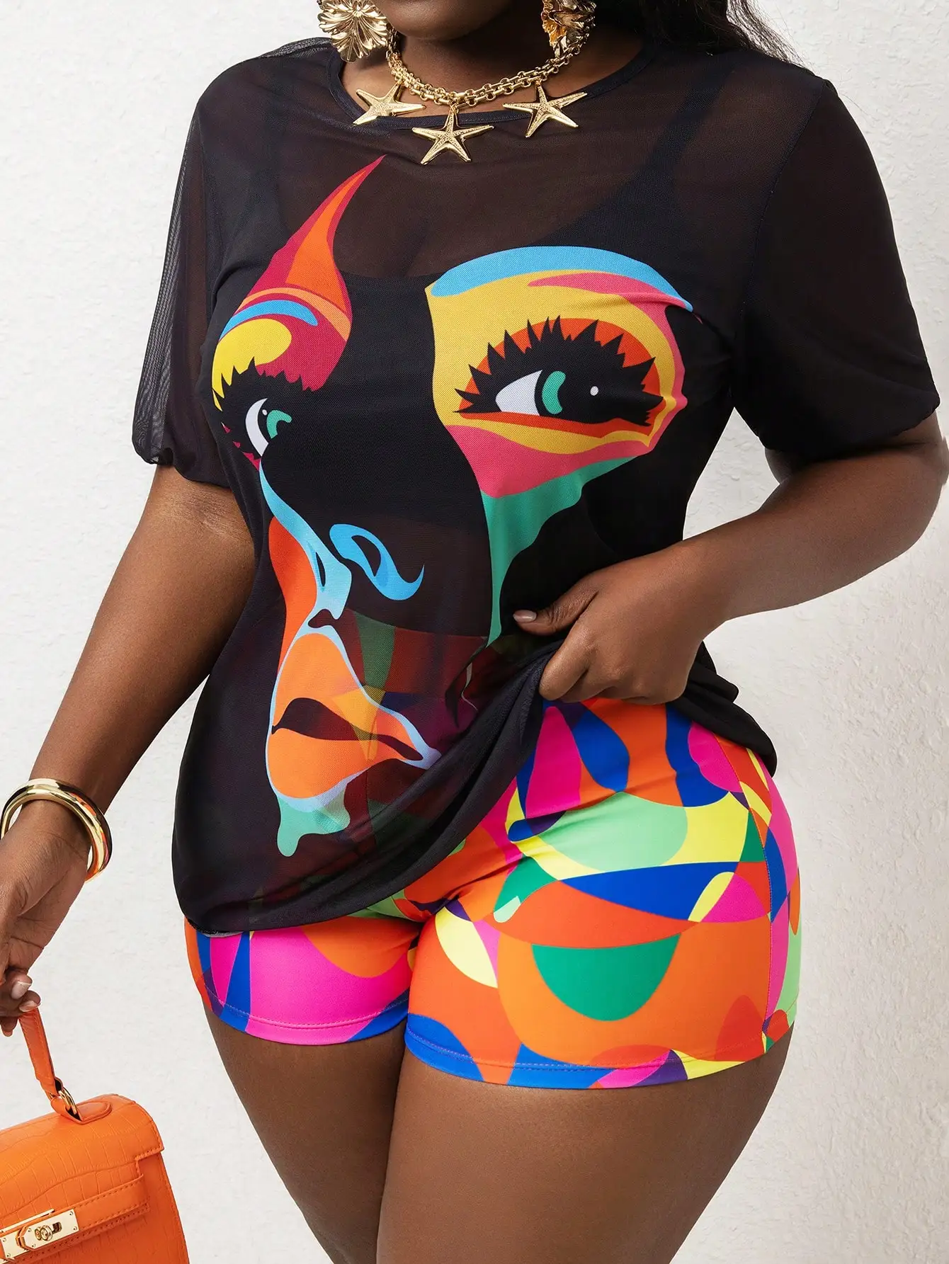 

Комплект из сетчатого топа и шорт с абстрактным принтом лица в разноцветных тонах для женщин больших размеров, для летнего пляжа