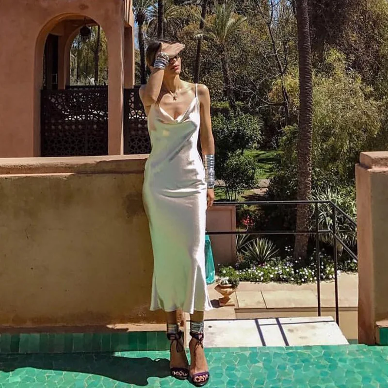 ชุดเดรสยาวผ้าซาตินคุณภาพสูง ขายส่งยอดนิยม ดีไซน์หรูหรา สายเดี่ยว เปิดหลัง เซ็กซี่ สไตล์ไนต์คลับ ชุดราตรีสำหรับผู้หญิง