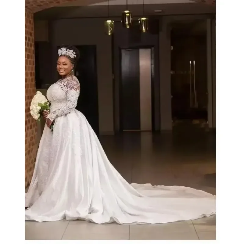تخصيص المألوف مغرفة العنق فساتين الزفاف انفصال قطار الأفريقي Lllsion طويلة الأكمام الدانتيل يزين زي العرائس