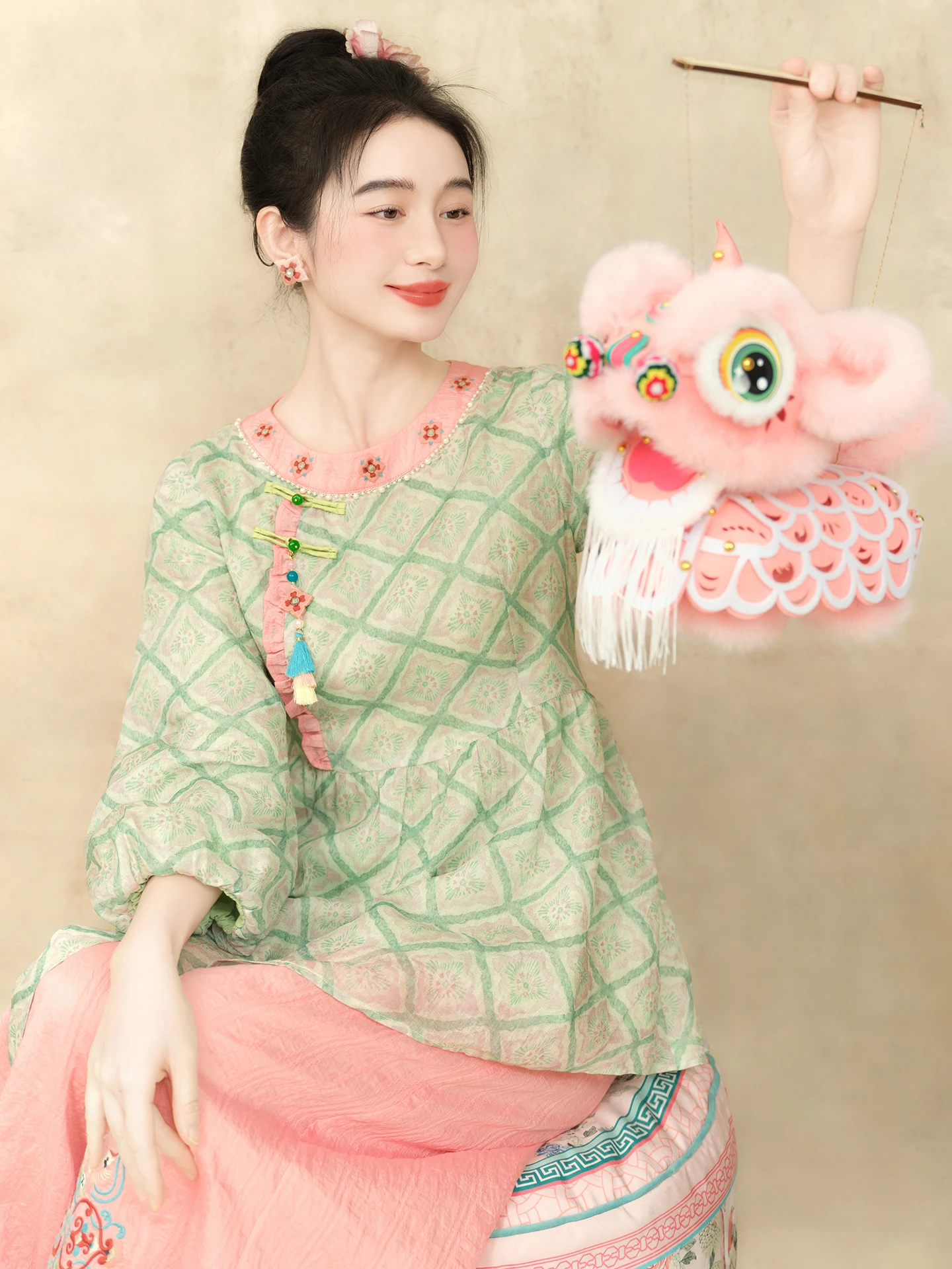 

Худи с оригинальным этническим вышитым узором, круглой горловиной, весенняя новинка, женская модная кофта из смесового хлопка, длинный рукав