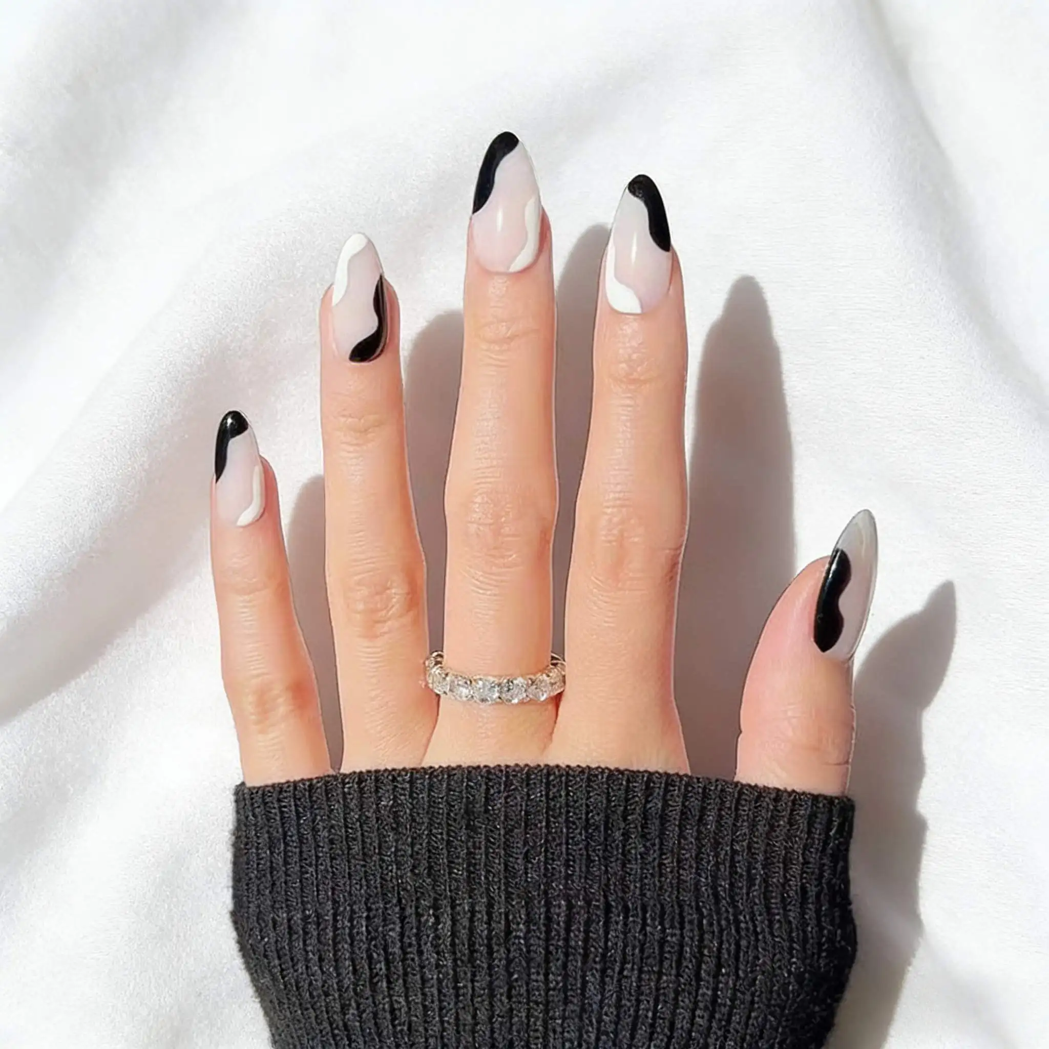 

24pcs Black and White Two-Tone Fake Nails French Press on Nail Short Almond False Nail for Women&Girl Removable Acrylic Nails