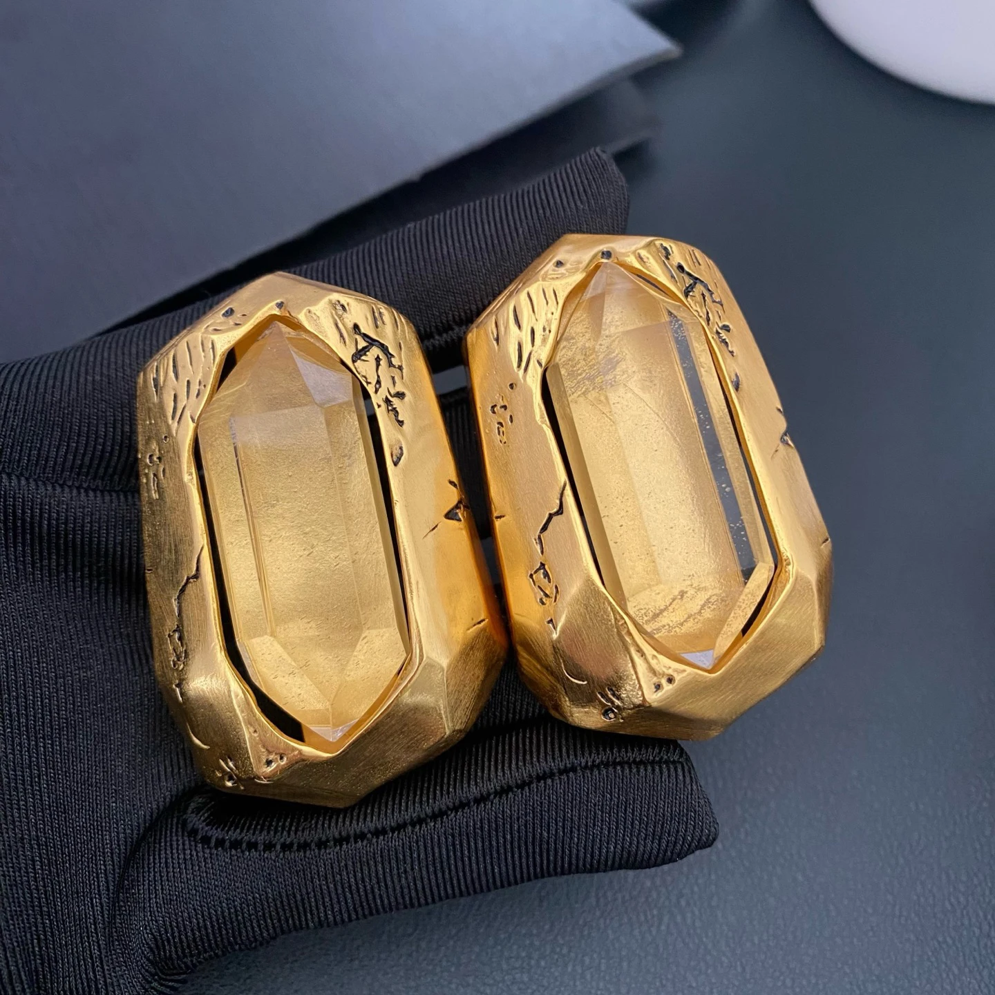 

Vintage Luxury Designer Natural Crystal Brass Gold Plated Pillar Earrings Luxury Woman Europe America Jewelry