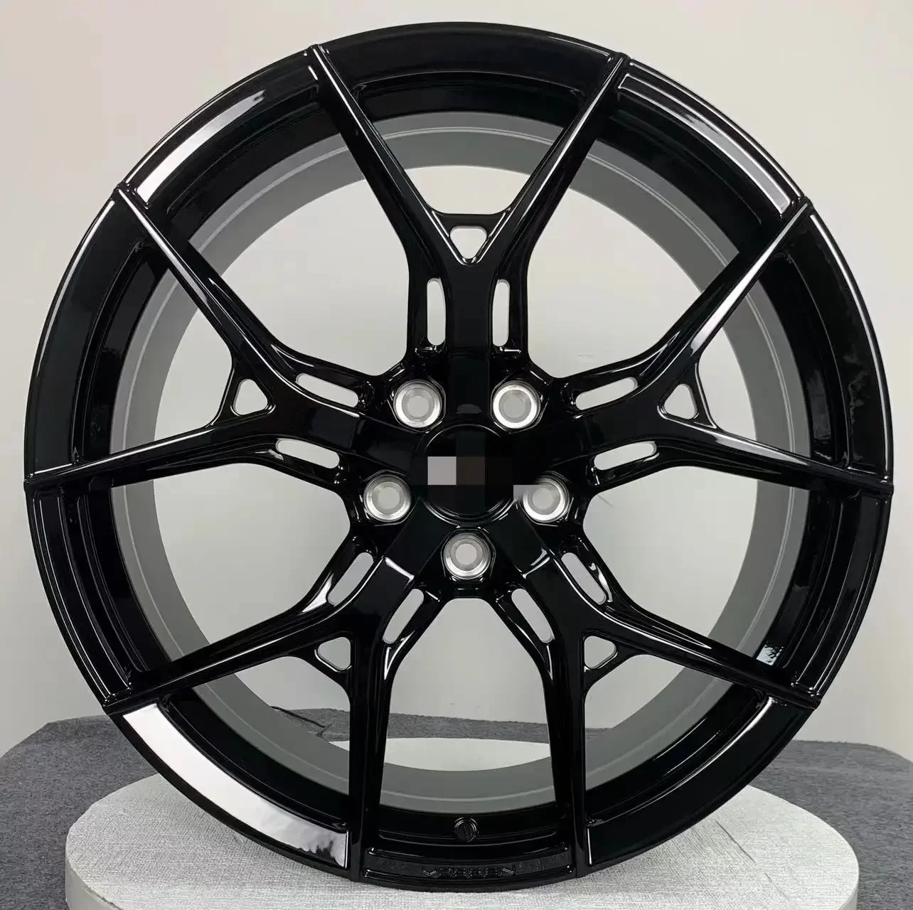 High-End 15-24 Inches Aluminum Forged Wheel Rim Customized Passenger Car Wheels Manufactured with Advanced Technology