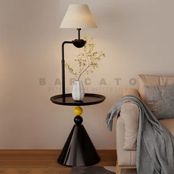 Lampada da terra moderna con Design da tavolo Art Decor Coffee Living camera da letto studio accanto alla luce illuminazione per interni lampada da terra con interruttore a pedale