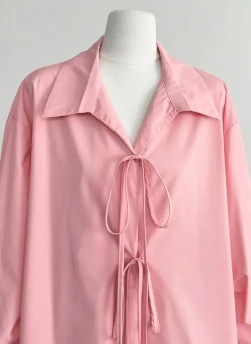 Damska koszula z długim rękawem, zapinana na guziki, z koronkowym wiązaniem, jednolity kolor, unikalny design, modna i uniwersalna.