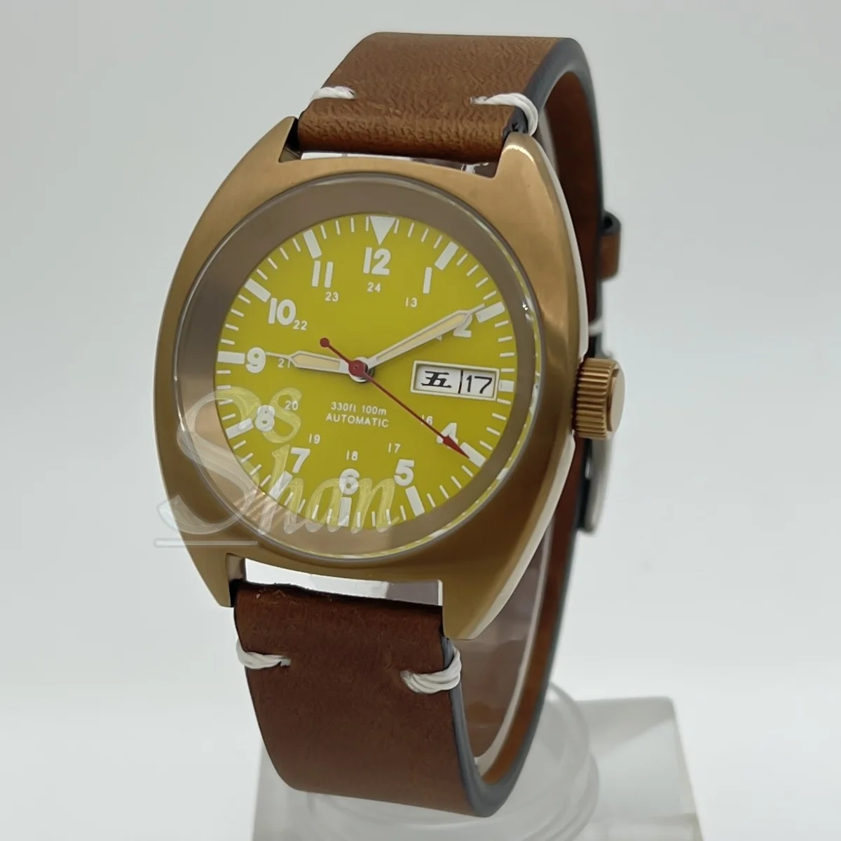 

36mm 39mm NH36 fashionable automatic wristwatch equipped domed coated glass date window that is water-resistant to 100 meters