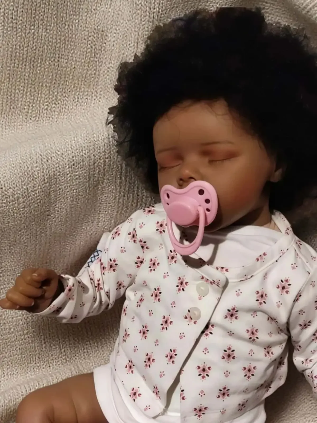 ตุ๊กตาเด็กทารก Risbecko ขนาด 17 นิ้ว เหมือนจริง สีดำ - ตุ๊กตาผ้าเนื้อนุ่มสำหรับเด็กผิวสี - ของขวัญวันเกิด/ของขวัญคริสต์มาส