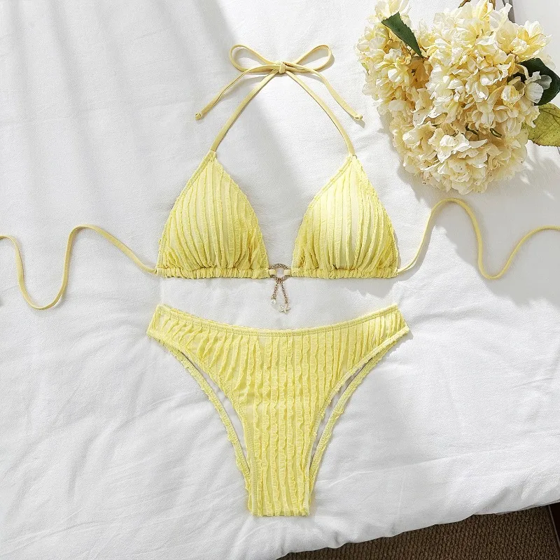 

Женский комплект бикини из двух частей с текстурированным высоким вырезом и треугольными чашечками