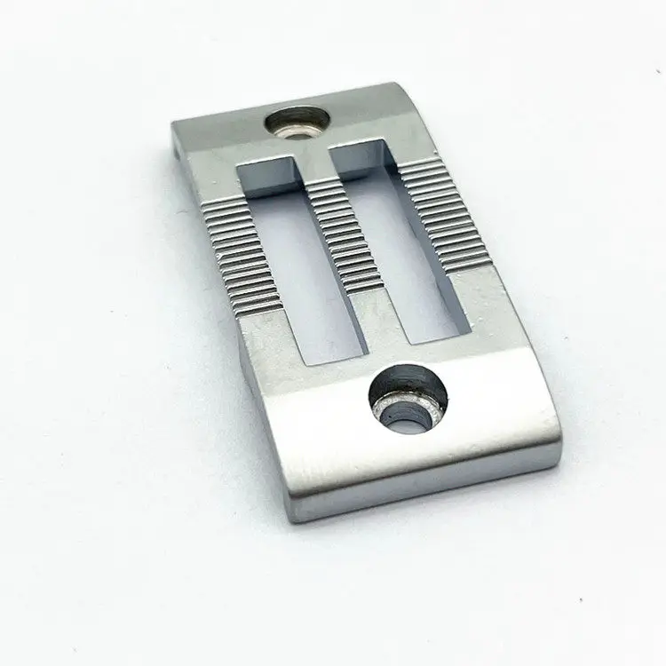 

Игольная пластина Durkopp 868 с зубцами для двухигольной машины для толстых материалов 868 (для заднего материала)