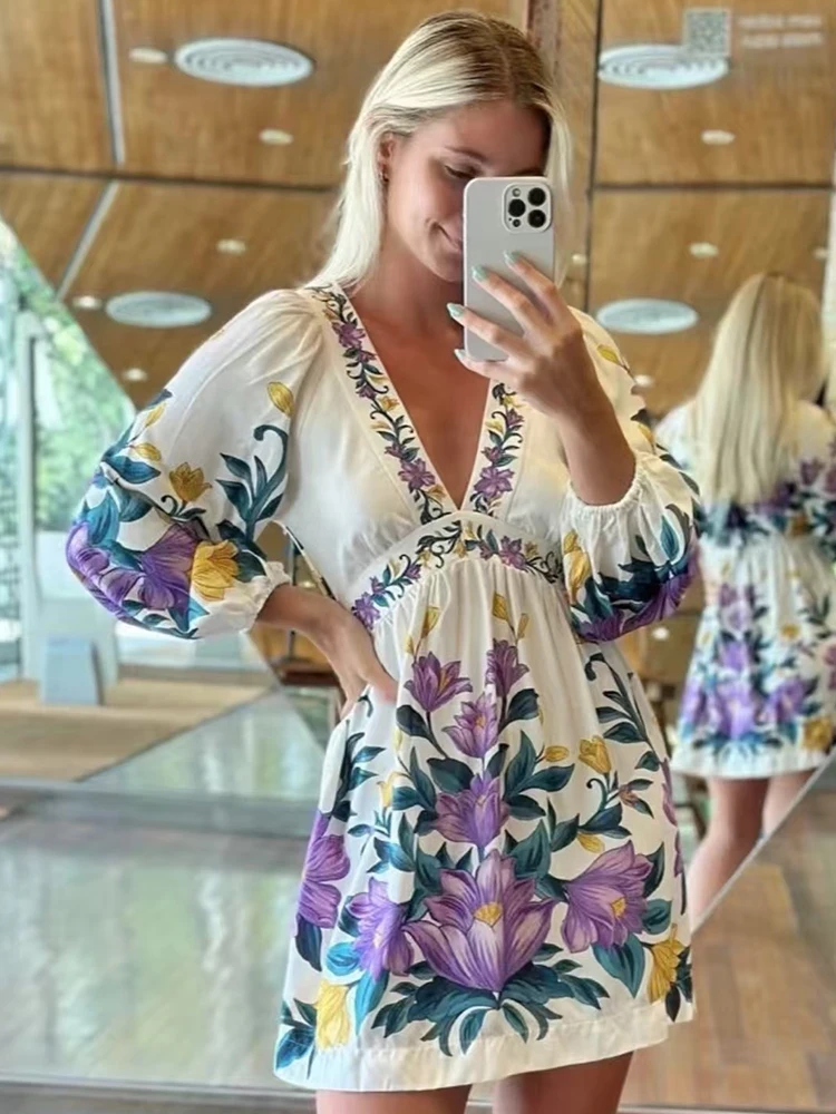 

Summer 2025 women's wear retro positioning: printed deep V-neck cinched waist dress, high-waisted loose A-line dress