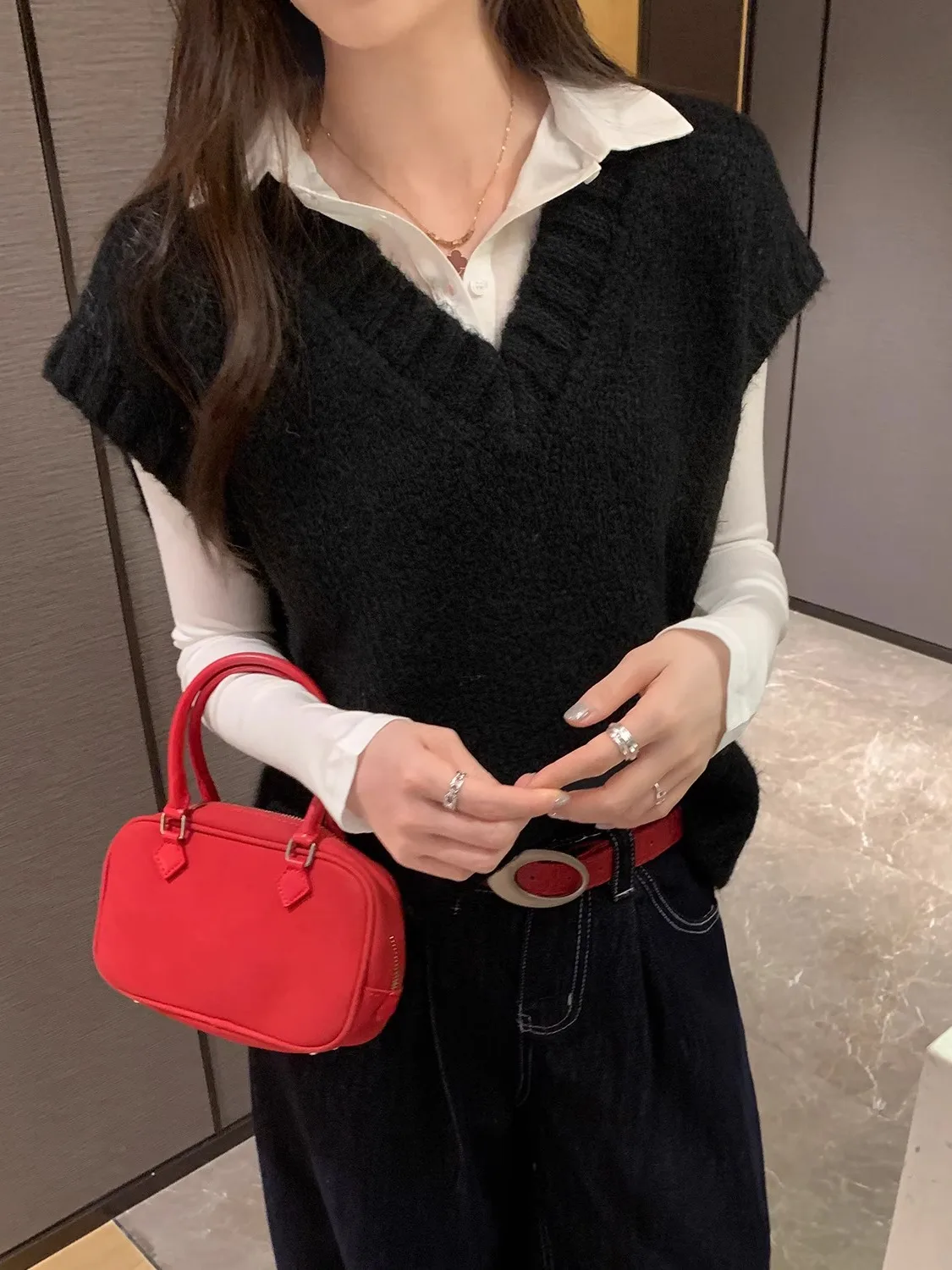 ay V-Ne Knitted Sweater Vest Women's Autumn 2025 New Sle Commute Faion High-End Feeling Long Sve Top