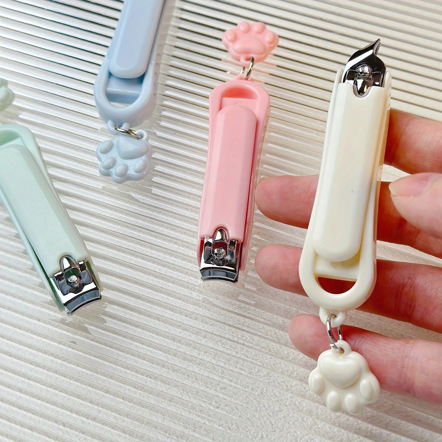 10 cartoon creative cat claw nail clippers, macaron color nail clippers, splash-proof portable manicure tool.