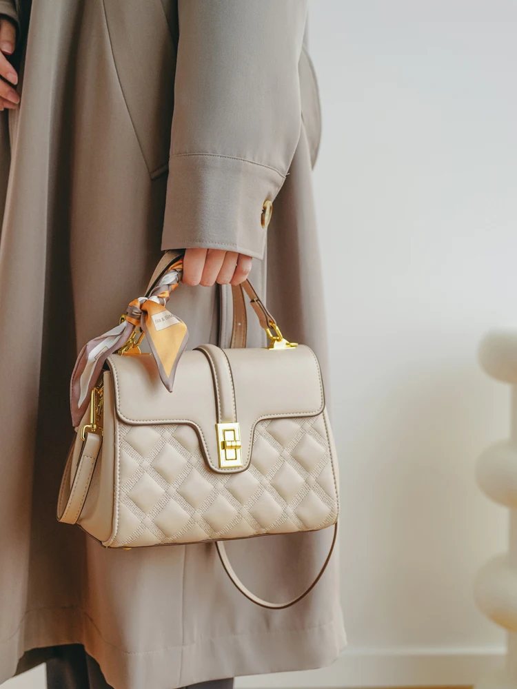Fashionable Commuter Women's Bag 2026 New Simple Large Capacity Mom's Bag Crossbody Bag Luxury Single Shoulder Bag Handbag