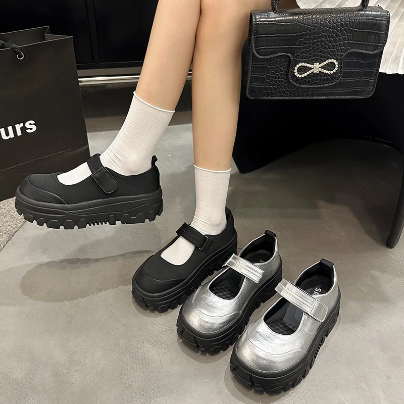

2025 New Fashion Casual Silver Shallow Mouth Thick Soled Single Shoes for Women Versatile Height Increasing Mary Single Shoes