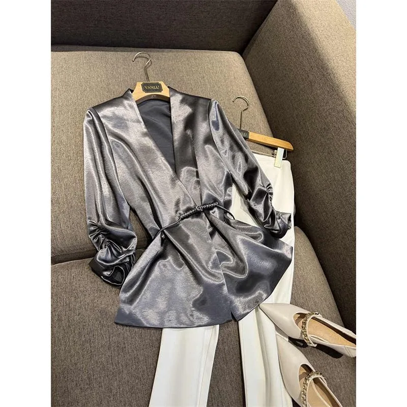 A New Summer Fashion and Stylish Top with Lace-up Cinched Waist V-neck Pleated Three-quarter Cufflinks Satin Acetate Suit Women