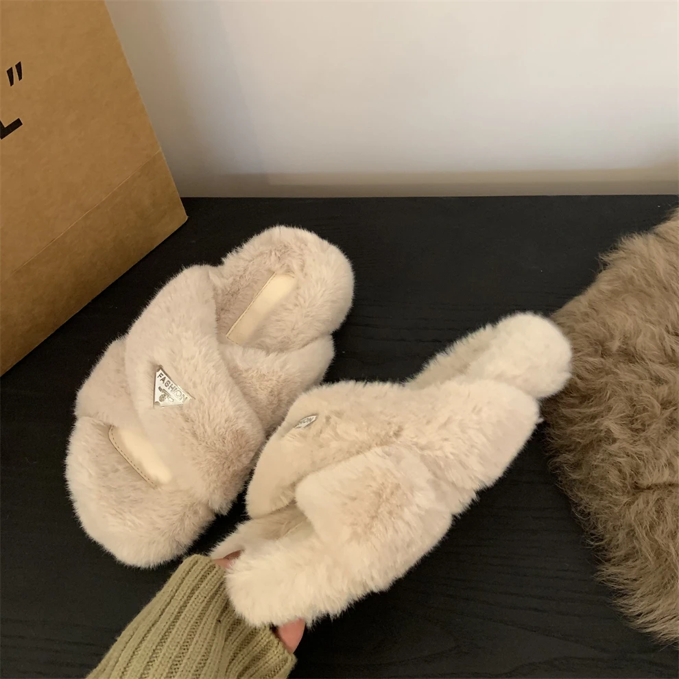 

2024 новые стильные плюшевые тапочки треугольный логотип Крест плоские плюшевые тапочки для ленивых