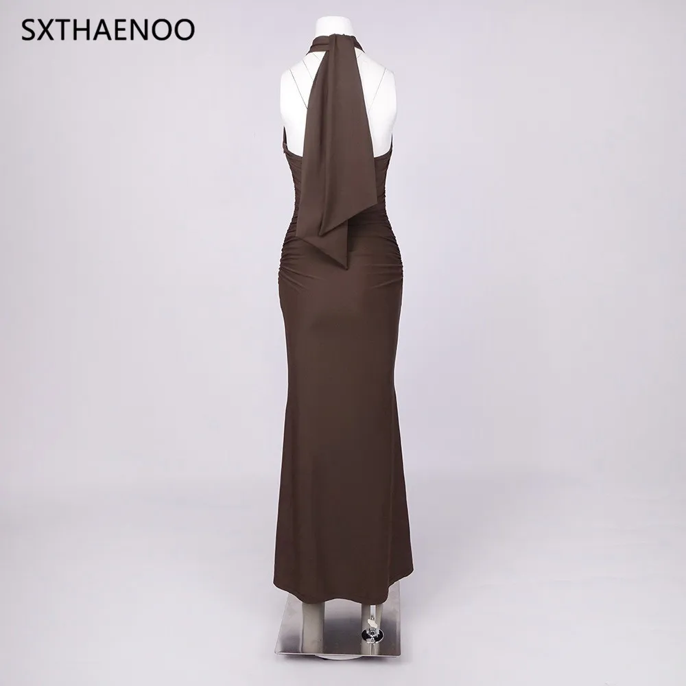 SXTHAENOO-vestido largo sexi con cuello Halter y pliegues recortados, vestido marrón sin mangas con espalda descubierta y fruncido, vestidos ceñidos para fiesta de noche