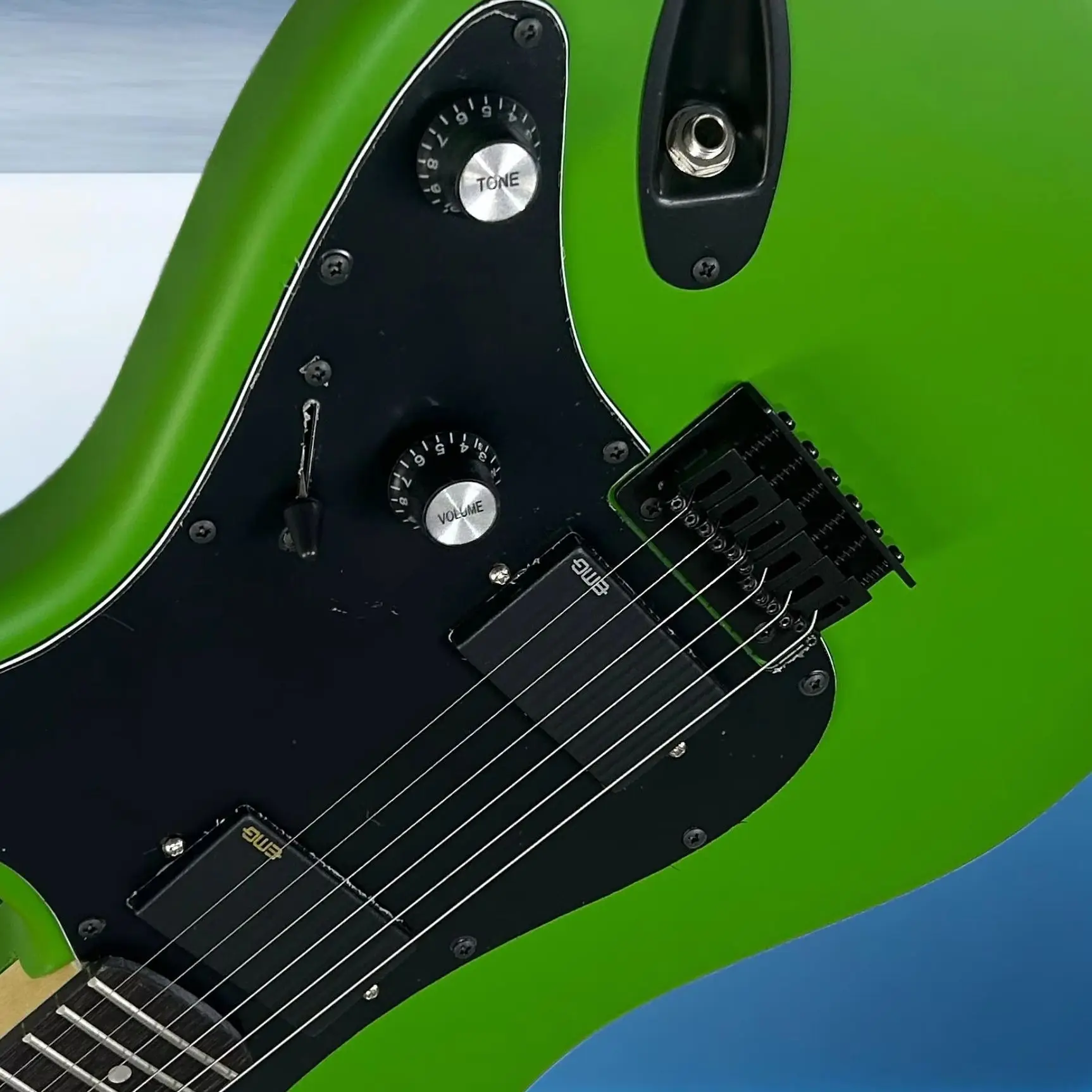 Hot Sale FST Green Electric Guitars Matte Finish Mahogany Body Active Pickups