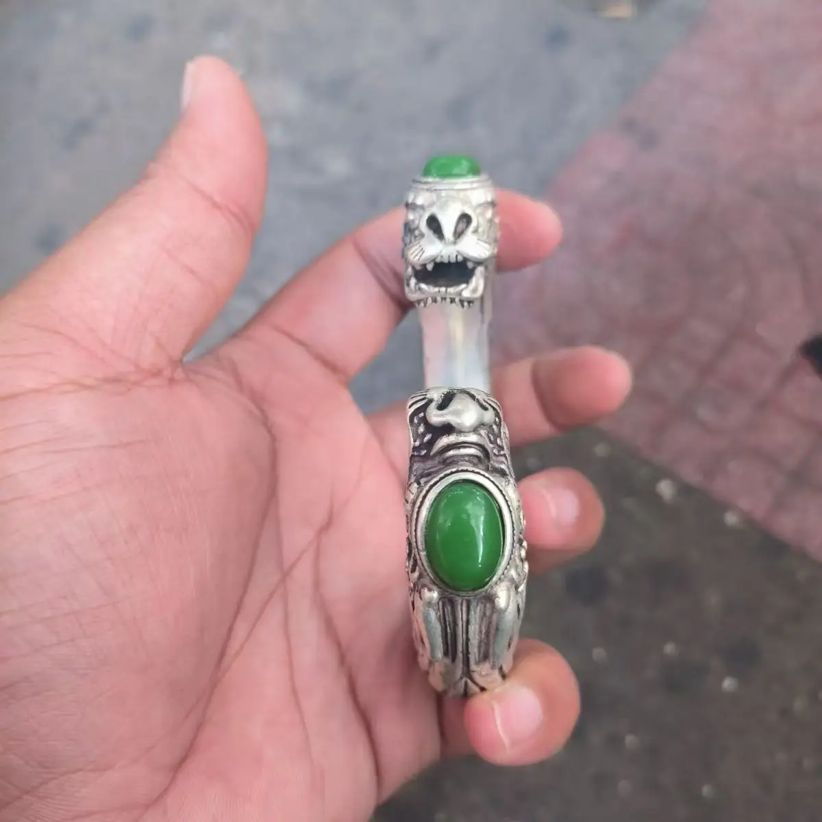 

Tibetan silver bracelet with dragon head inlaid, fashionable and personalized, men's and women's couple's fashion gift