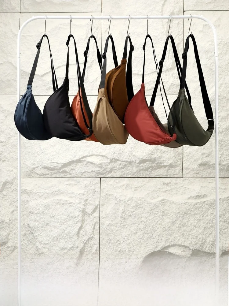 Universal Couple's Dumpling Shaped Shoulder Bag Crossbody Bag Portable Casual Simple Style Small Size for Daily Use