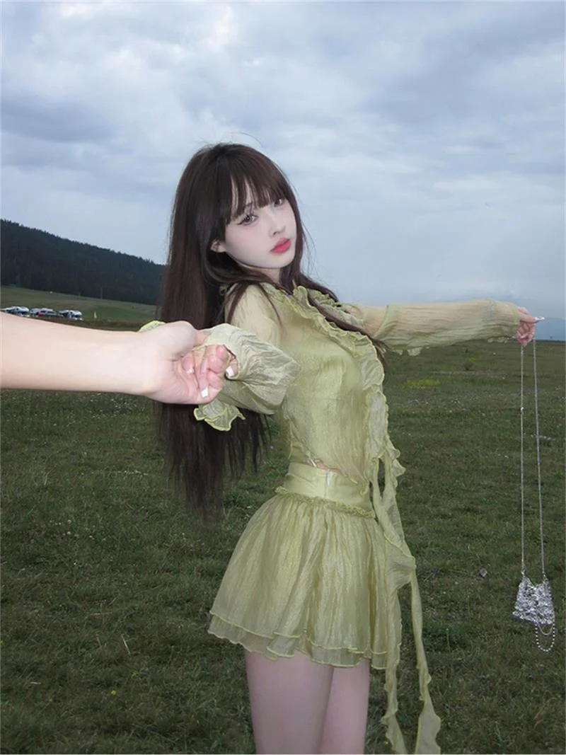 

Летний асимметричный комплект с пышными рукавами: сексуальный топ-халтер с открытой спиной и юбка – дизайнерская находка для утонченной аудитории