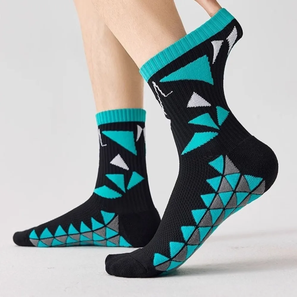 جديد الكبار جورب الرياضة طاقم فستان رياضي الرجال تشغيل الصيف المضادة للرائحة المهنية ماراثون منشفة أسفل كرة السلة B3W66