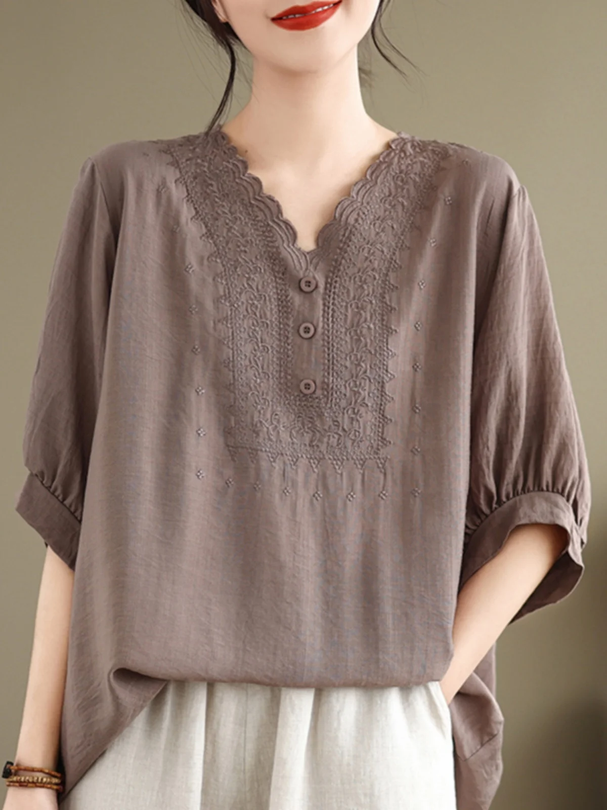 

Элегантная женская летняя тонкая свободная футболка-топ с V-образным вырезом, коротким рукавом, вышивкой, из хлопка и льна, с эффектом стройности, в художественном стиле